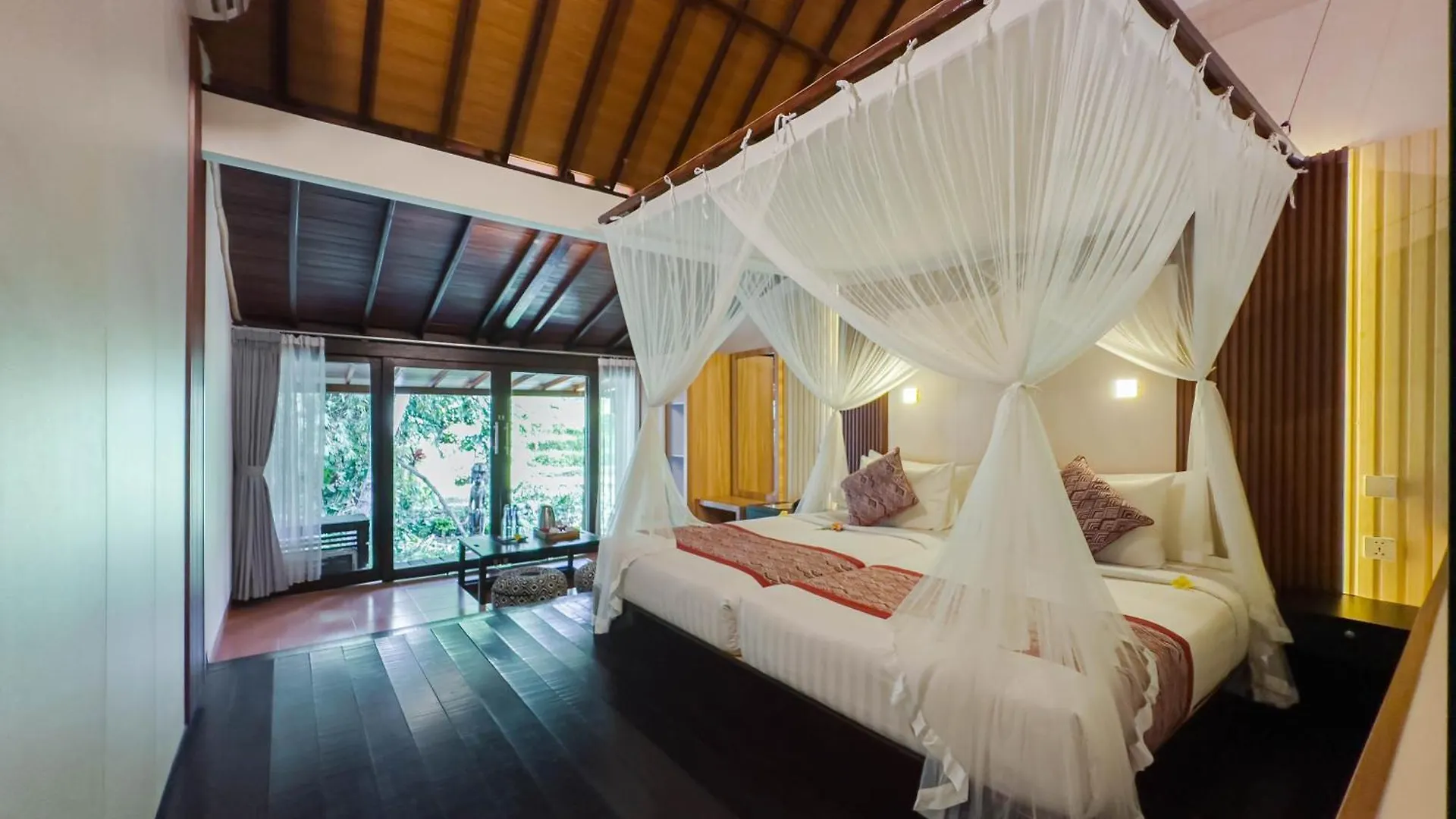 Ubud Sari Health Resort 3*,